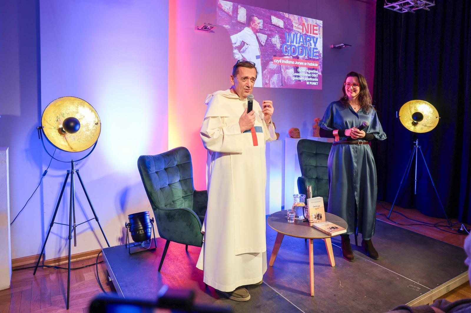 Zdjęcie w galerii na portalu naszraciborz.pl: NIE-WIARY-GODNE. Ojciec Agostino Lewandowski OSsT gościem spotkania W PUNKT w RCK wiadomości z regionu