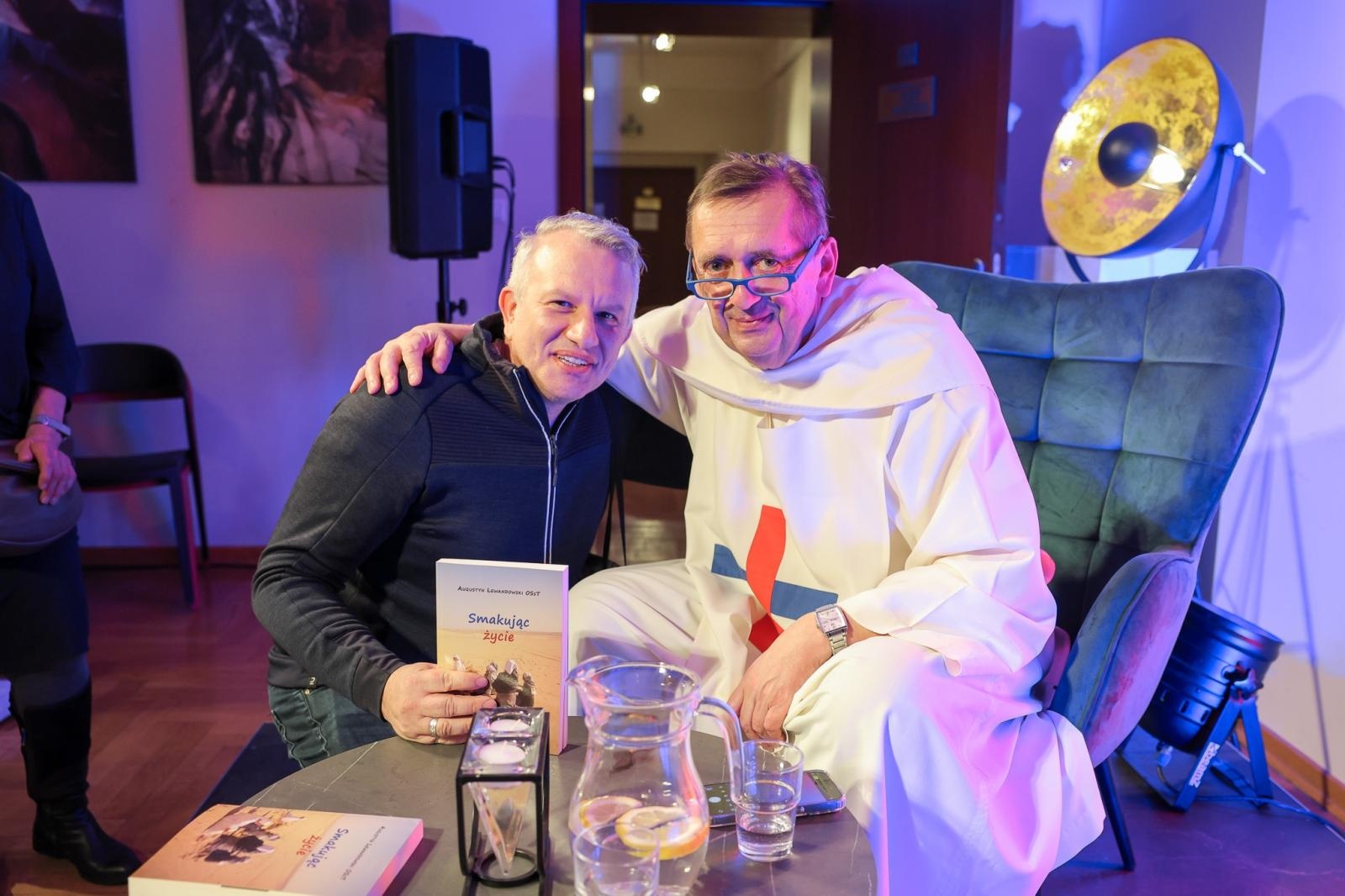 Zdjęcie w galerii na portalu naszraciborz.pl: NIE-WIARY-GODNE. Ojciec Agostino Lewandowski OSsT gościem spotkania W PUNKT w RCK wiadomości z regionu