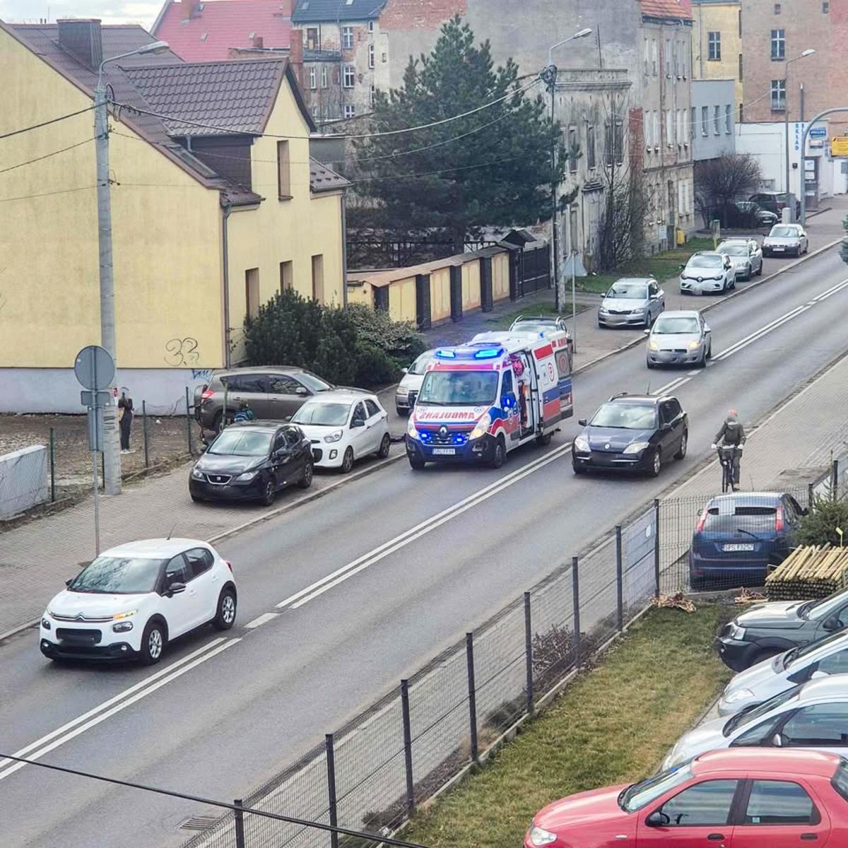 Zdjęcie w galerii na portalu naszraciborz.pl: Dwa zdarzenia drogowe w Raciborzu – interwencja policji i pogotowia wiadomości z regionu