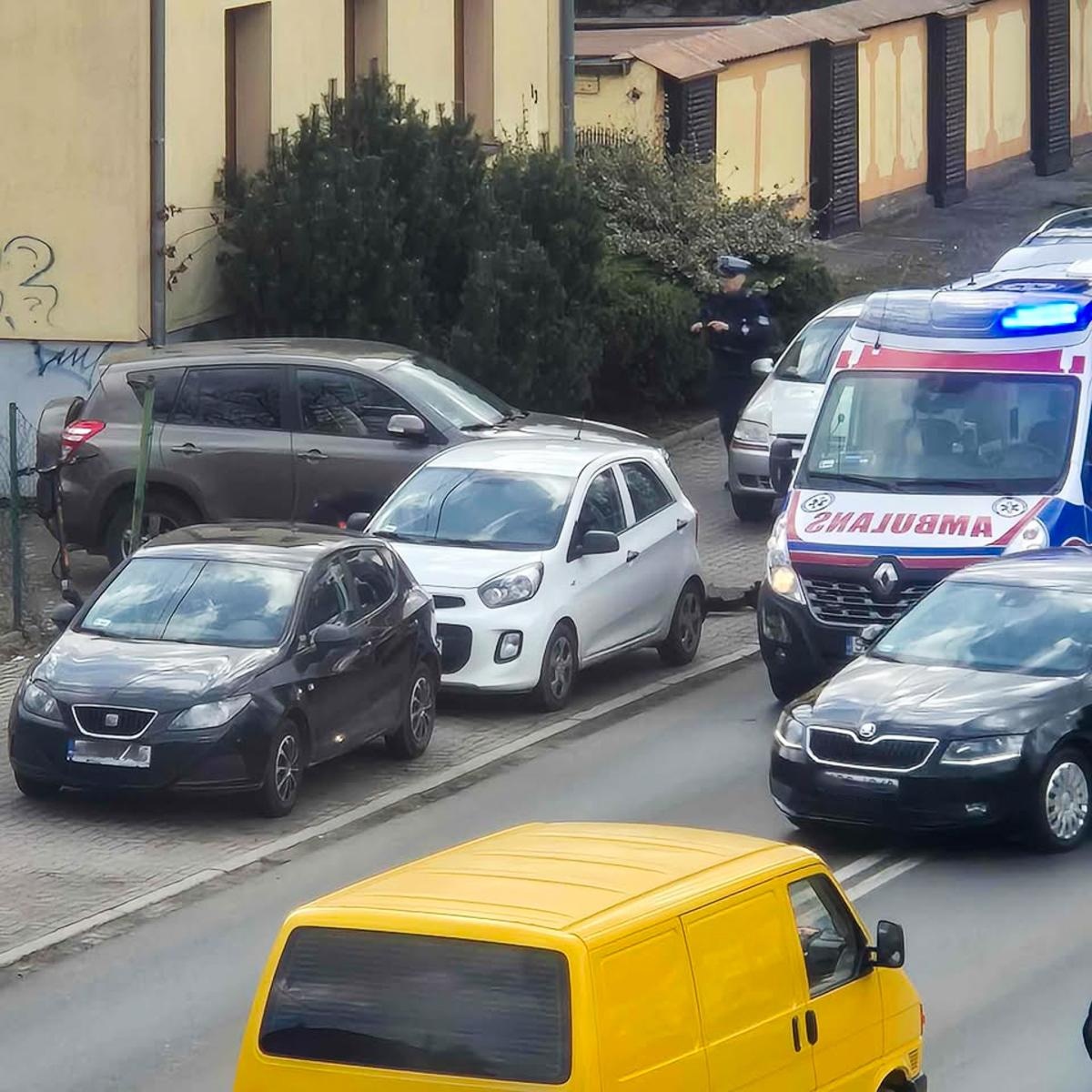 Zdjęcie w galerii na portalu naszraciborz.pl: Dwa zdarzenia drogowe w Raciborzu – interwencja policji i pogotowia wiadomości z regionu