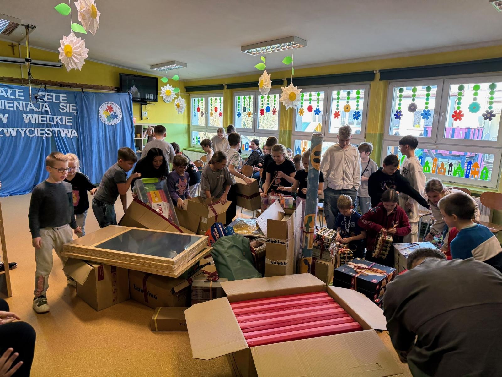 Zdjęcie w galerii na portalu naszraciborz.pl: Wielki sukces Szkoły Podstawowej w Szonowicach! Nagroda o wartości 50 tys. zł dla świetlicy wiadomości z regionu
