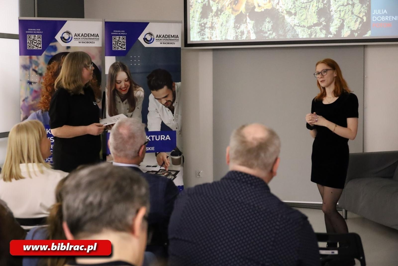 Zdjęcie w galerii na portalu naszraciborz.pl: 20 lat FOTONU w bibliotece wiadomości z regionu