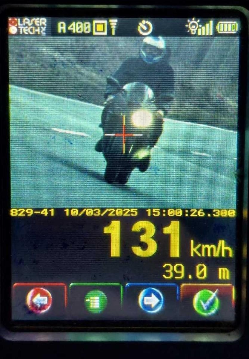 Zdjęcie w galerii na portalu naszraciborz.pl: Policyjny pościg za motocyklistą w Raciborzu [FOTO] wiadomości z regionu