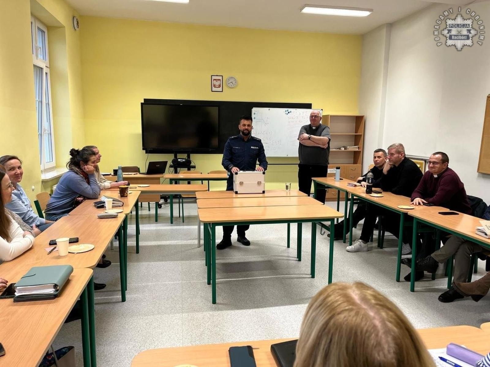 Zdjęcie w galerii na portalu naszraciborz.pl: Spotkanie z nauczycielami w Diecezjalnym Liceum Ogólnokształcącym wiadomości z regionu