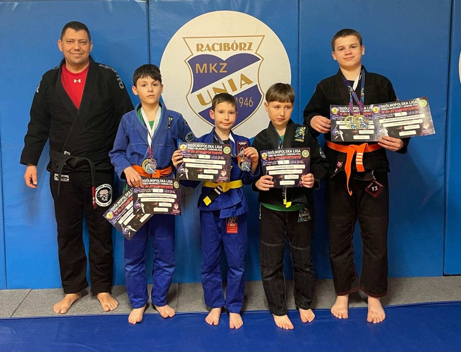 Zdjęcie w galerii na portalu naszraciborz.pl: Łamatorzy przywieźli worek złotych medali wiadomości z regionu