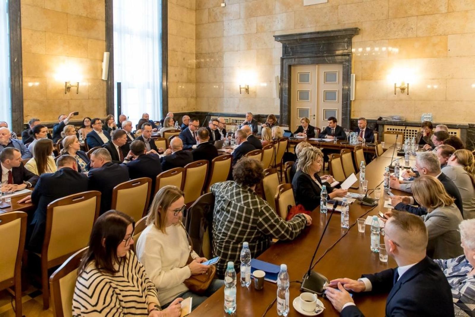 Zdjęcie w galerii na portalu naszraciborz.pl: Szybkie koleje i CPK. Rybnik i Wodzisław Śląski mają skorzystać na planach rządu wiadomości z regionu