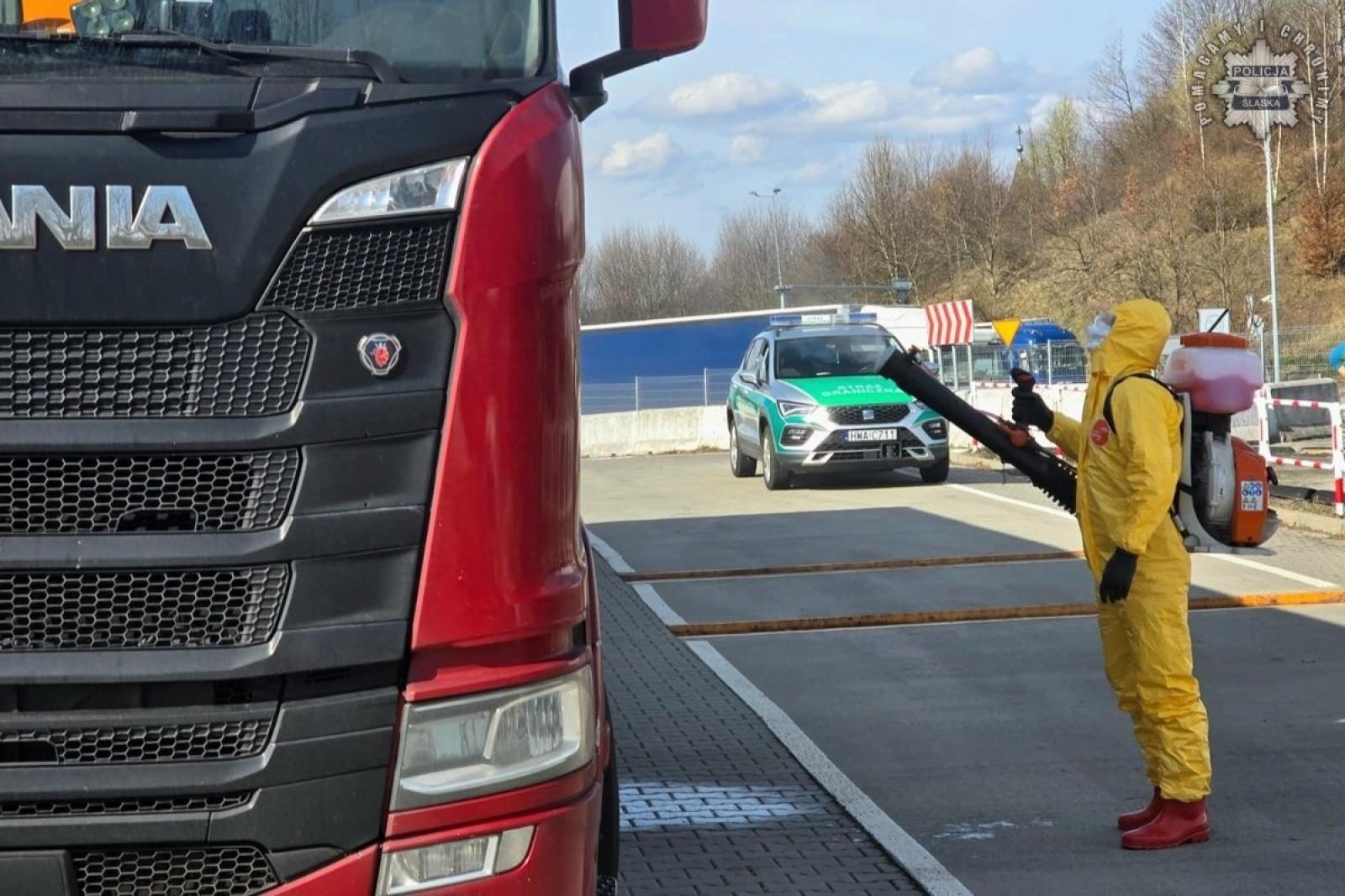 Zdjęcie w galerii na portalu naszraciborz.pl: Policyjne kontrole na kluczowych trasach granicznych, także w Chałupkach wiadomości z regionu