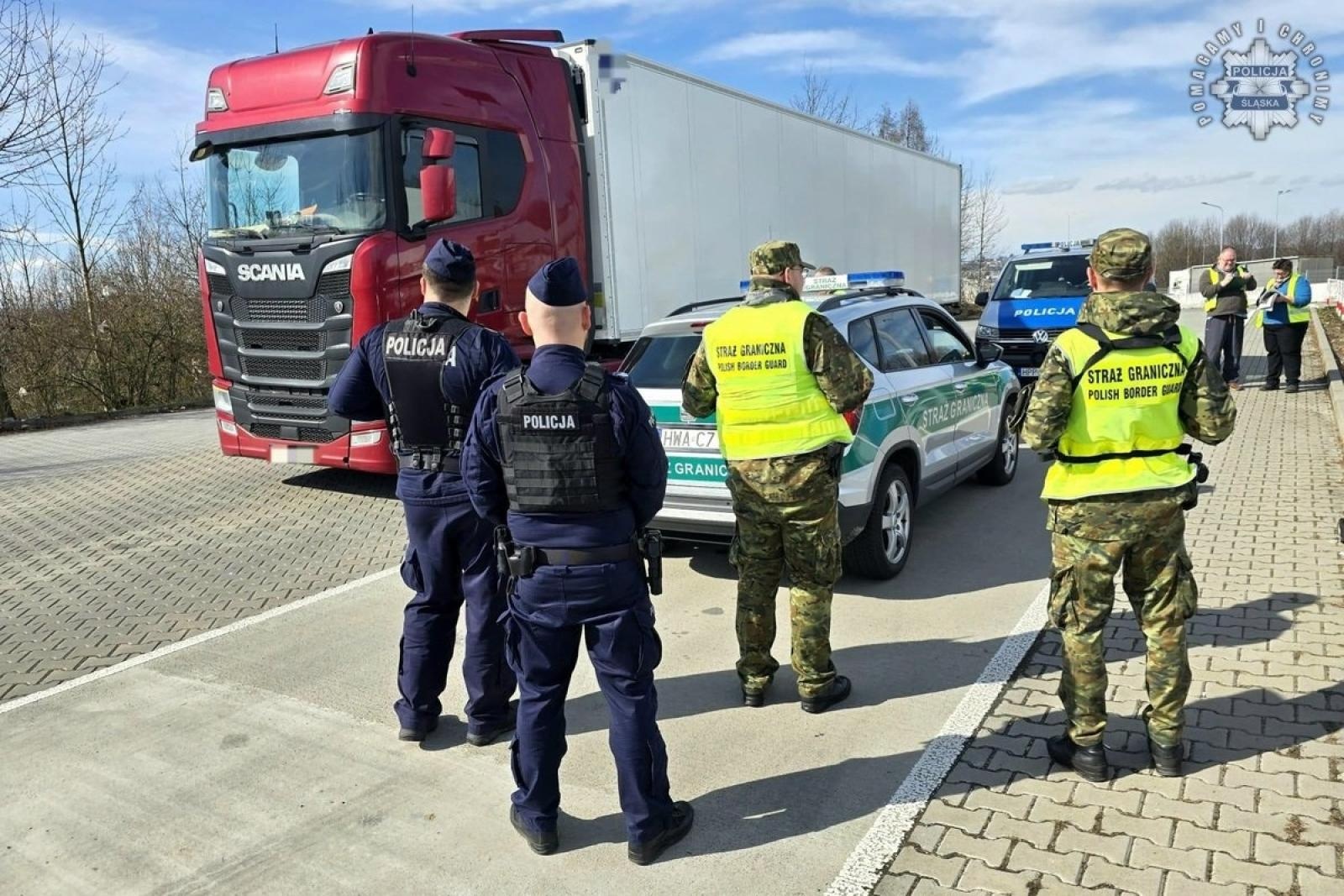 Zdjęcie w galerii na portalu naszraciborz.pl: Policyjne kontrole na kluczowych trasach granicznych, także w Chałupkach wiadomości z regionu