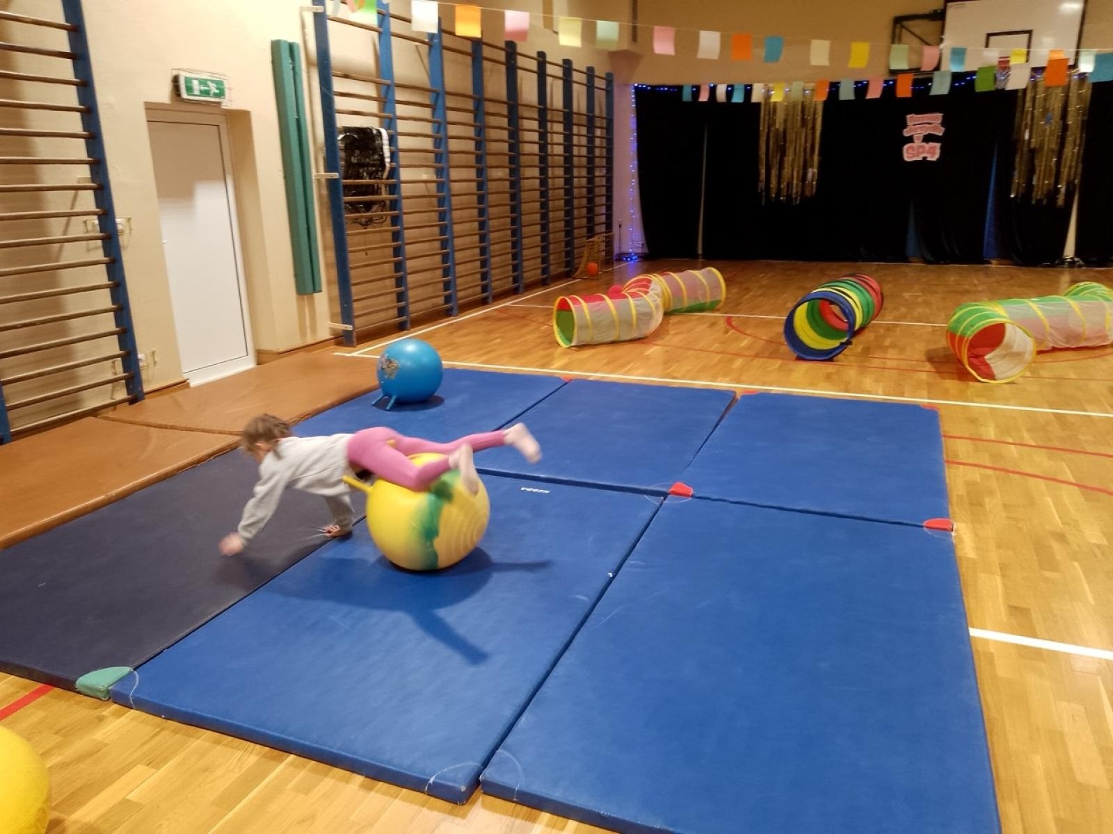 Zdjęcie w galerii na portalu naszraciborz.pl: Rozwiń skrzydła w SP4 – dzień otwarty dla przyszłych uczniów wiadomości z regionu