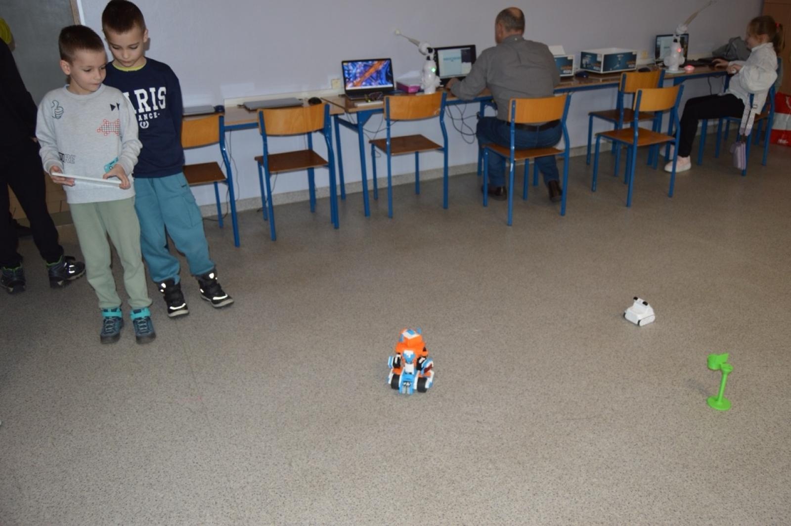 Zdjęcie w galerii na portalu naszraciborz.pl: Rozwiń skrzydła w SP4 – dzień otwarty dla przyszłych uczniów wiadomości z regionu