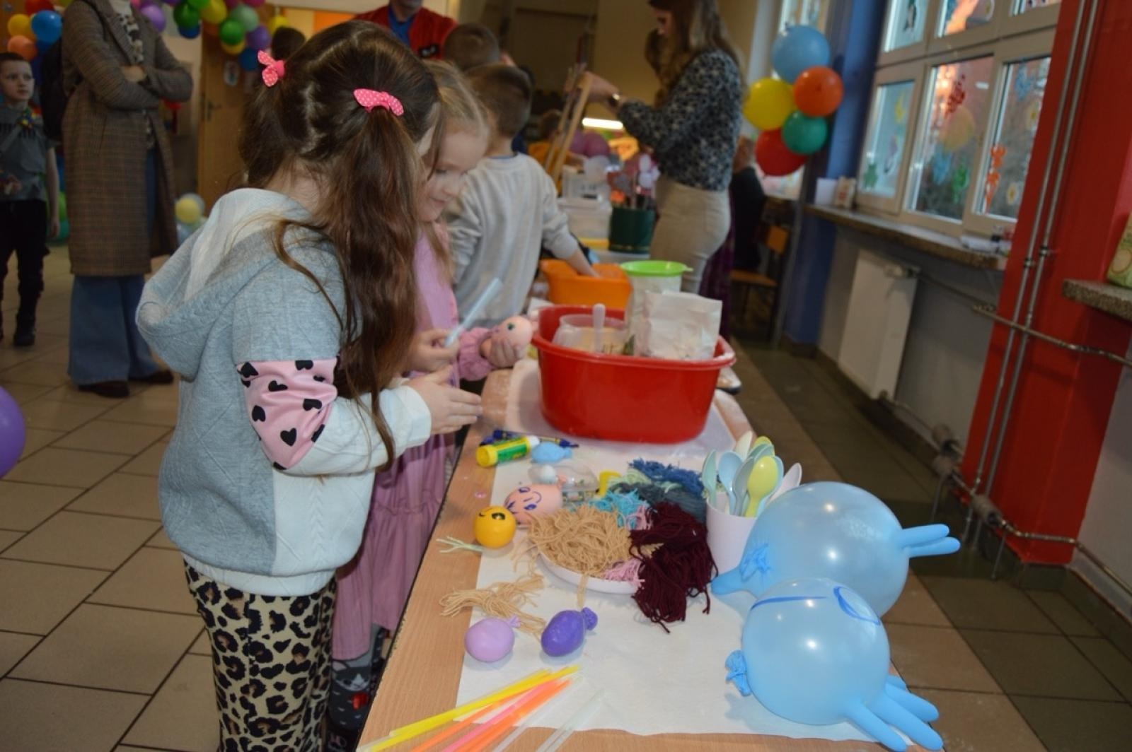 Zdjęcie w galerii na portalu naszraciborz.pl: Rozwiń skrzydła w SP4 – dzień otwarty dla przyszłych uczniów wiadomości z regionu