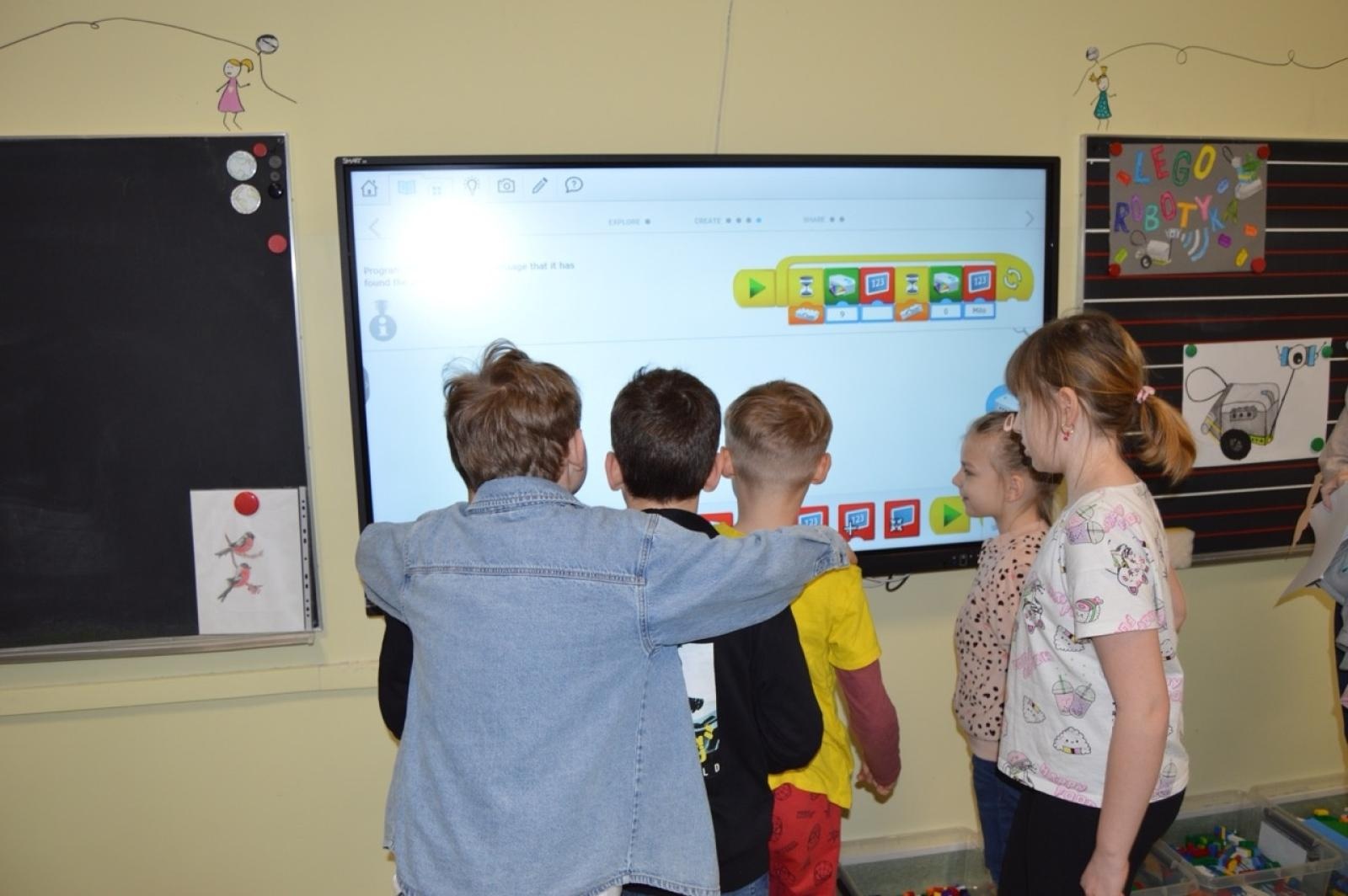 Zdjęcie w galerii na portalu naszraciborz.pl: Rozwiń skrzydła w SP4 – dzień otwarty dla przyszłych uczniów wiadomości z regionu