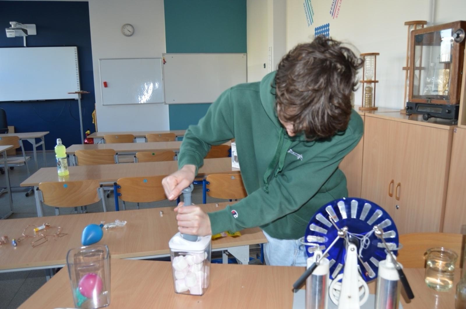 Zdjęcie w galerii na portalu naszraciborz.pl: Rozwiń skrzydła w SP4 – dzień otwarty dla przyszłych uczniów wiadomości z regionu