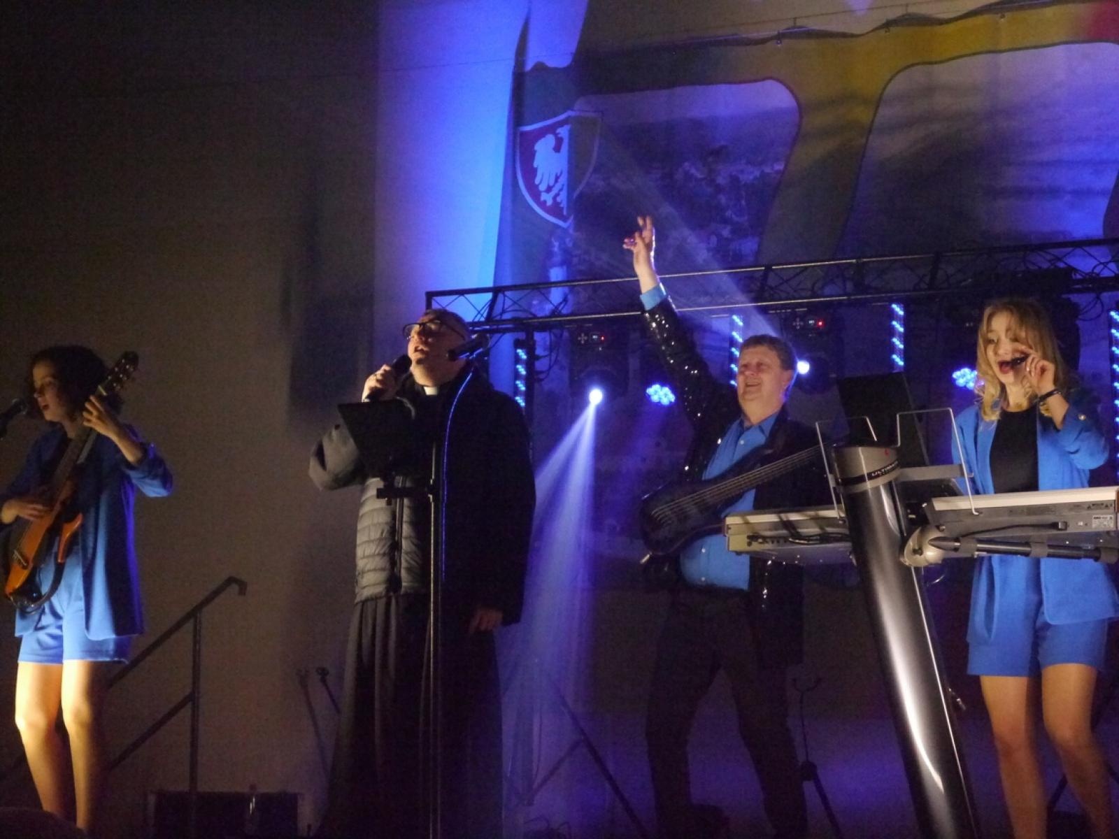 Zdjęcie w galerii na portalu naszraciborz.pl: Muzyka i solidarność dla Patryka – wyjątkowy koncert charytatywny w Nędzy wiadomości z regionu