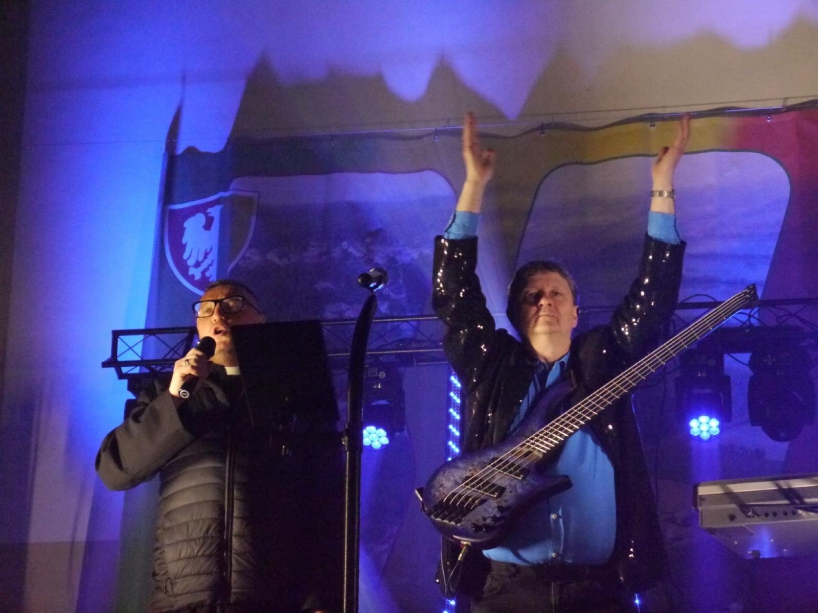 Zdjęcie w galerii na portalu naszraciborz.pl: Muzyka i solidarność dla Patryka – wyjątkowy koncert charytatywny w Nędzy wiadomości z regionu