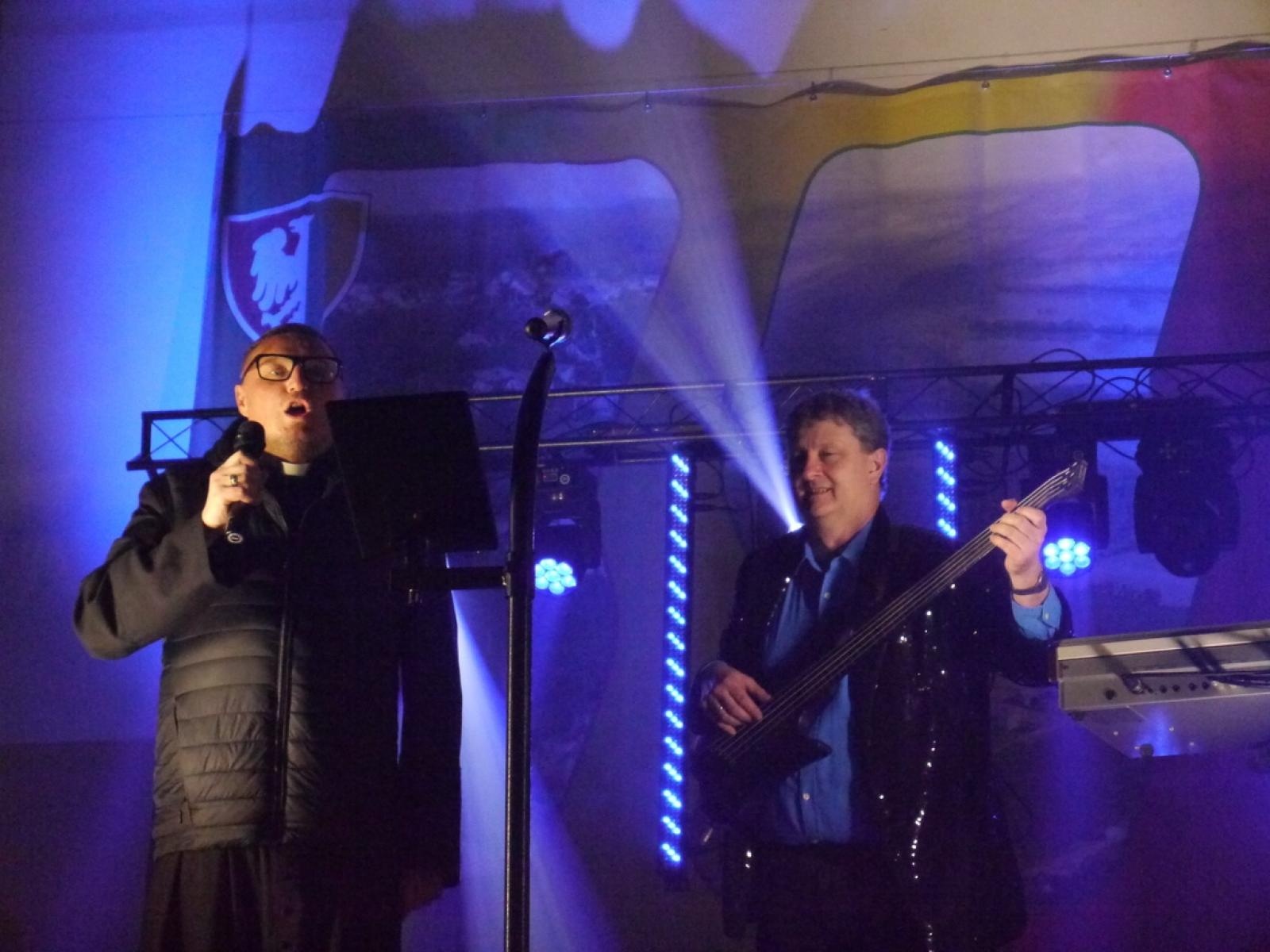 Zdjęcie w galerii na portalu naszraciborz.pl: Muzyka i solidarność dla Patryka – wyjątkowy koncert charytatywny w Nędzy wiadomości z regionu