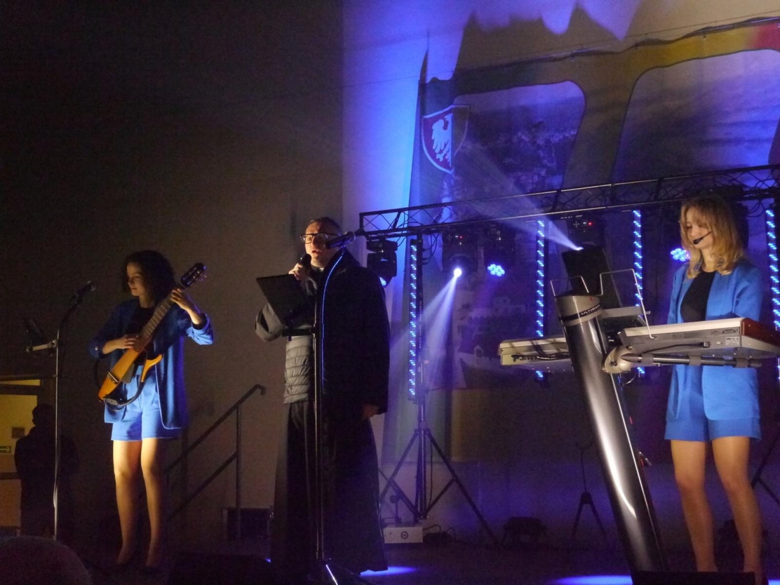 Zdjęcie w galerii na portalu naszraciborz.pl: Muzyka i solidarność dla Patryka – wyjątkowy koncert charytatywny w Nędzy wiadomości z regionu