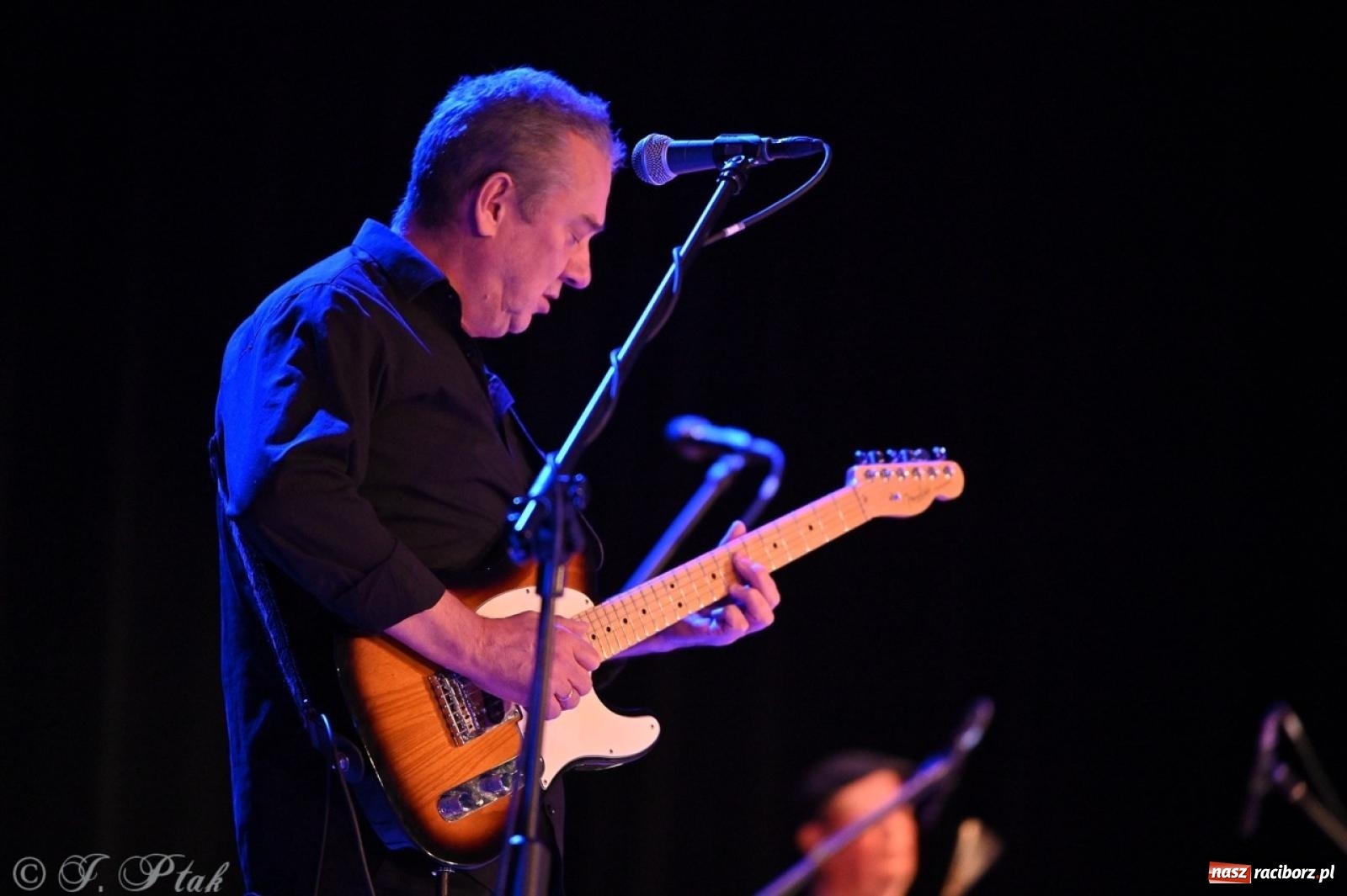 Zdjęcie w galerii na portalu naszraciborz.pl: Raz Dwa Trzy ponownie w Raciborzu. Koncert przypadł w ważną rocznicę wiadomości z regionu