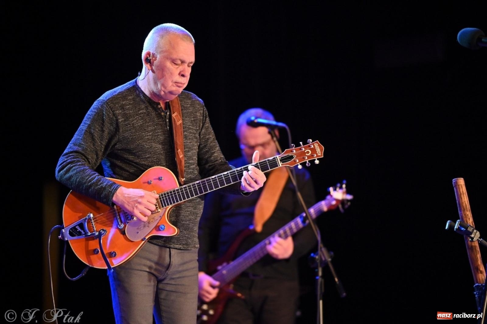 Zdjęcie w galerii na portalu naszraciborz.pl: Raz Dwa Trzy ponownie w Raciborzu. Koncert przypadł w ważną rocznicę wiadomości z regionu