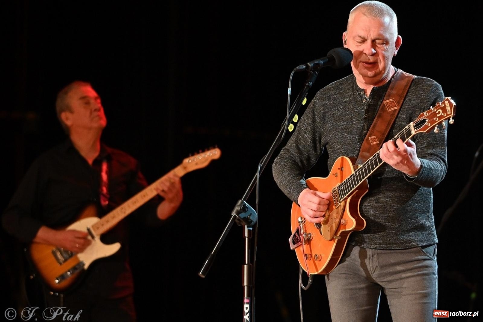 Zdjęcie w galerii na portalu naszraciborz.pl: Raz Dwa Trzy ponownie w Raciborzu. Koncert przypadł w ważną rocznicę wiadomości z regionu