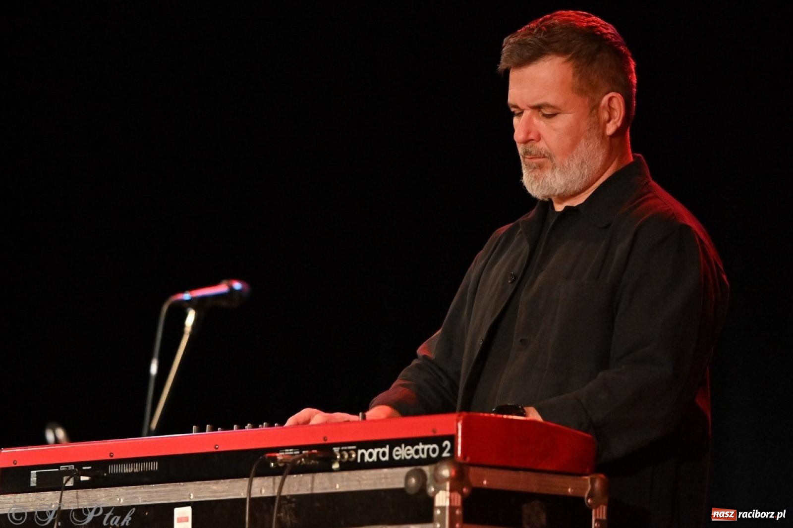 Zdjęcie w galerii na portalu naszraciborz.pl: Raz Dwa Trzy ponownie w Raciborzu. Koncert przypadł w ważną rocznicę wiadomości z regionu