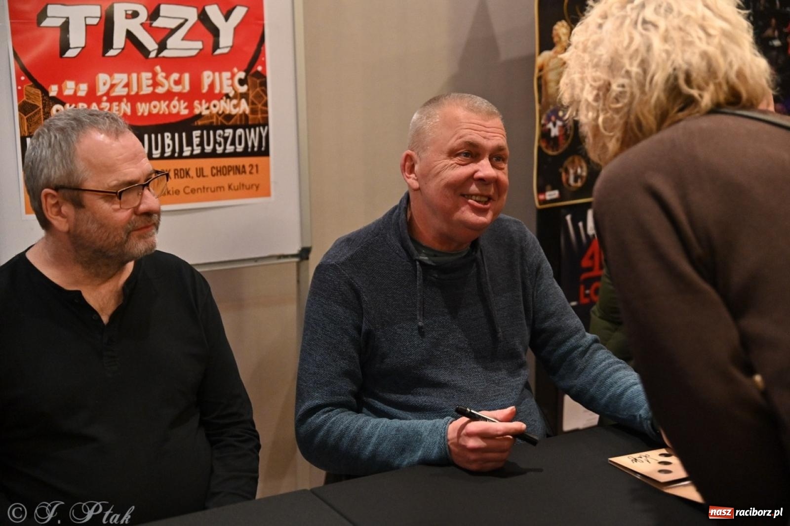 Zdjęcie w galerii na portalu naszraciborz.pl: Raz Dwa Trzy ponownie w Raciborzu. Koncert przypadł w ważną rocznicę wiadomości z regionu