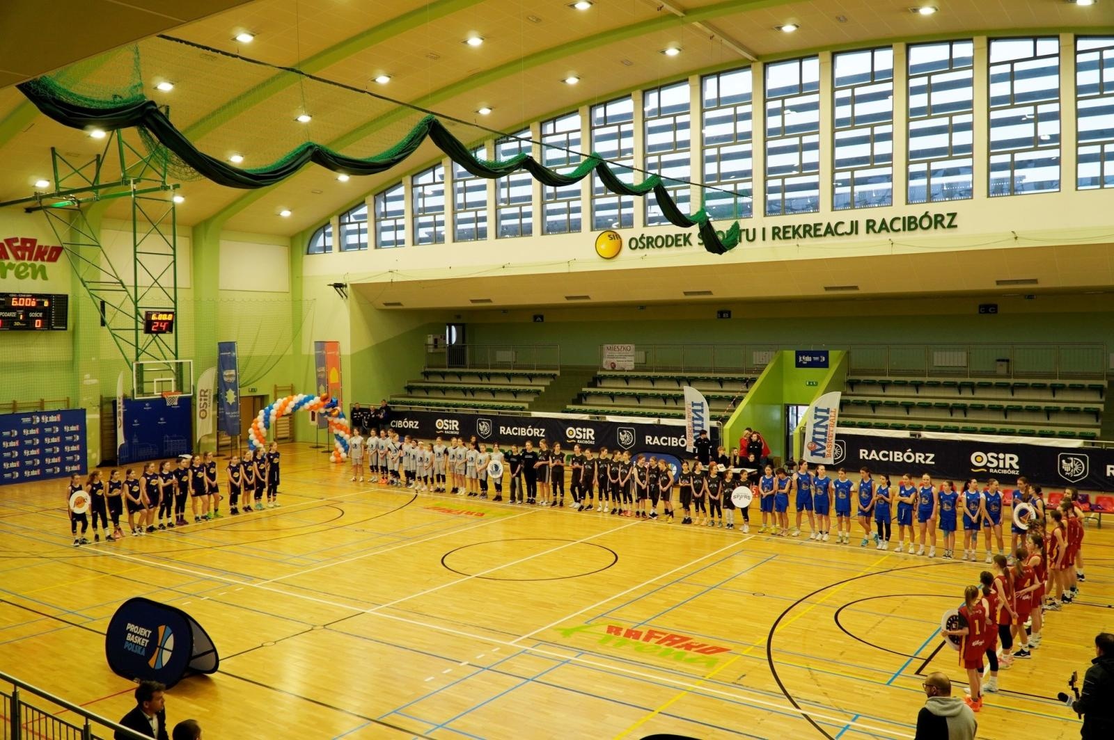 Zdjęcie w galerii na portalu naszraciborz.pl: Emocjonujący Turniej Jr. NBA Polska Girls w Arenie Rafako OSiR Racibórz wiadomości z regionu