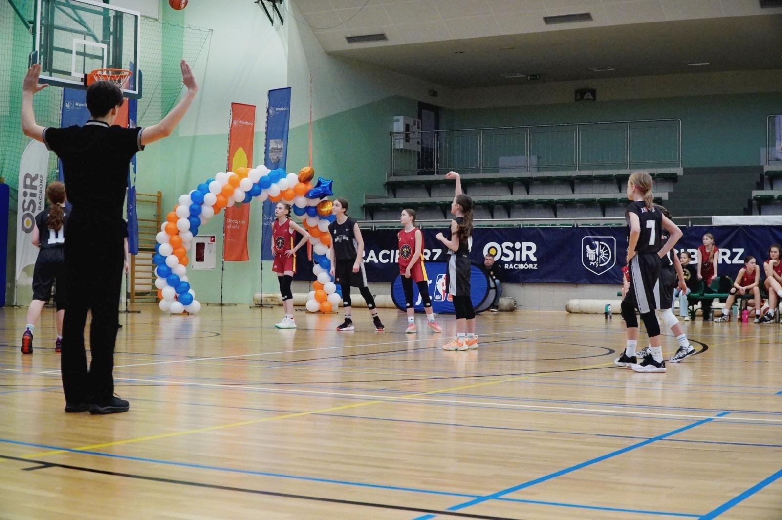 Zdjęcie w galerii na portalu naszraciborz.pl: Emocjonujący Turniej Jr. NBA Polska Girls w Arenie Rafako OSiR Racibórz wiadomości z regionu