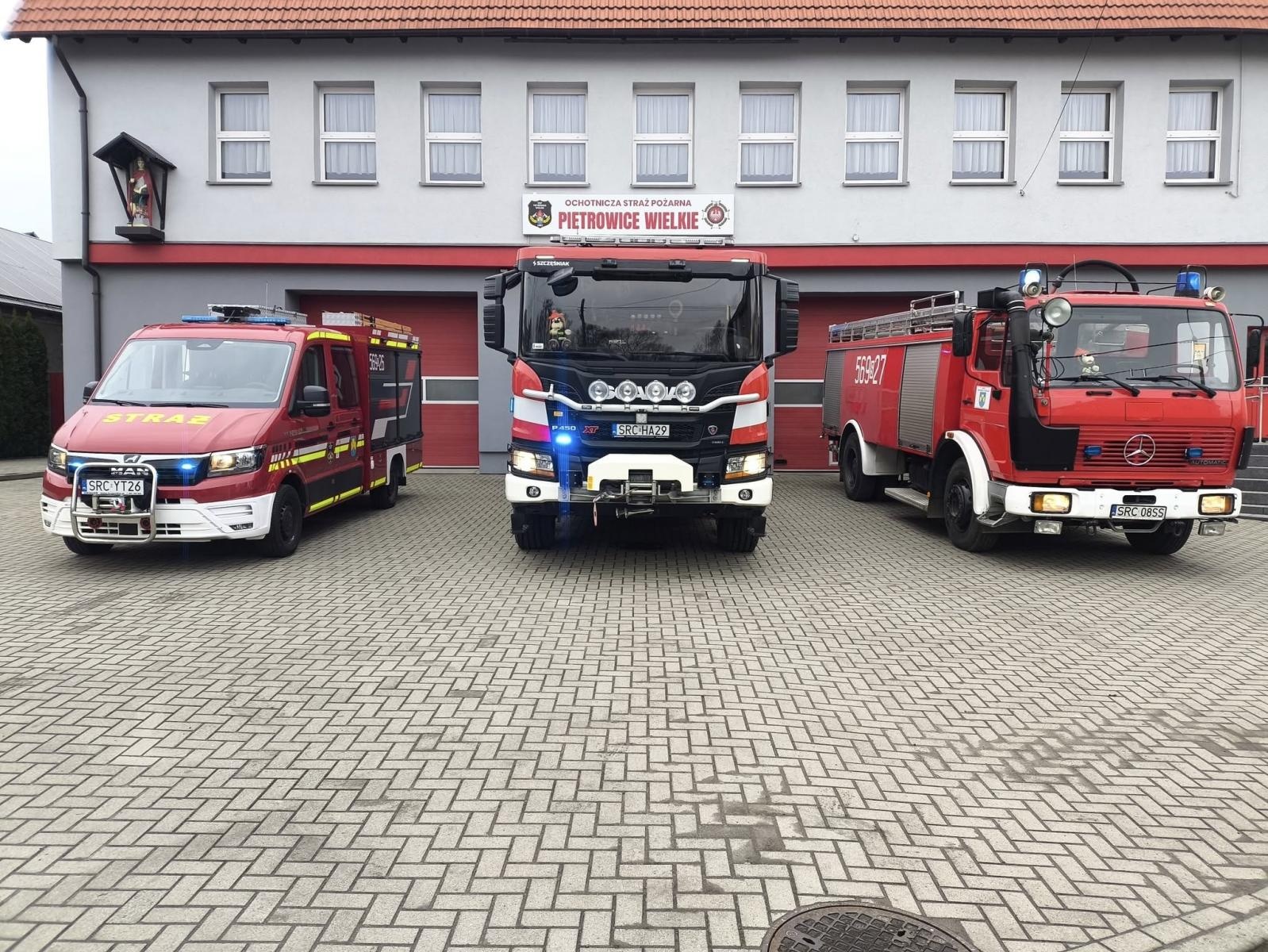 Zdjęcie w galerii na portalu naszraciborz.pl: Pożegnanie z jednorożcem. Nowy wóz dla OSP Pietrowice Wielkie  wiadomości z regionu