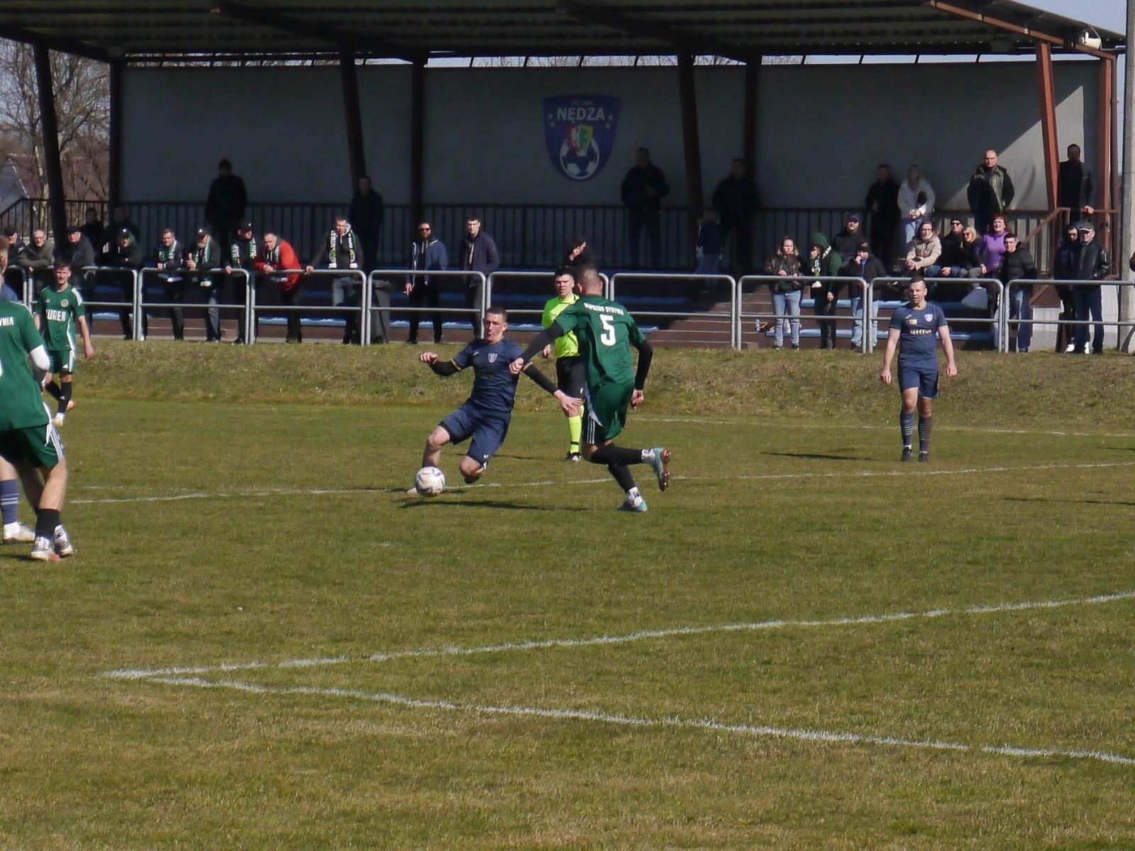 Zdjęcie w galerii na portalu naszraciborz.pl: Dobra passa Nędzy trwa. Syrynia wiosną bez punktów [FOTO] wiadomości z regionu