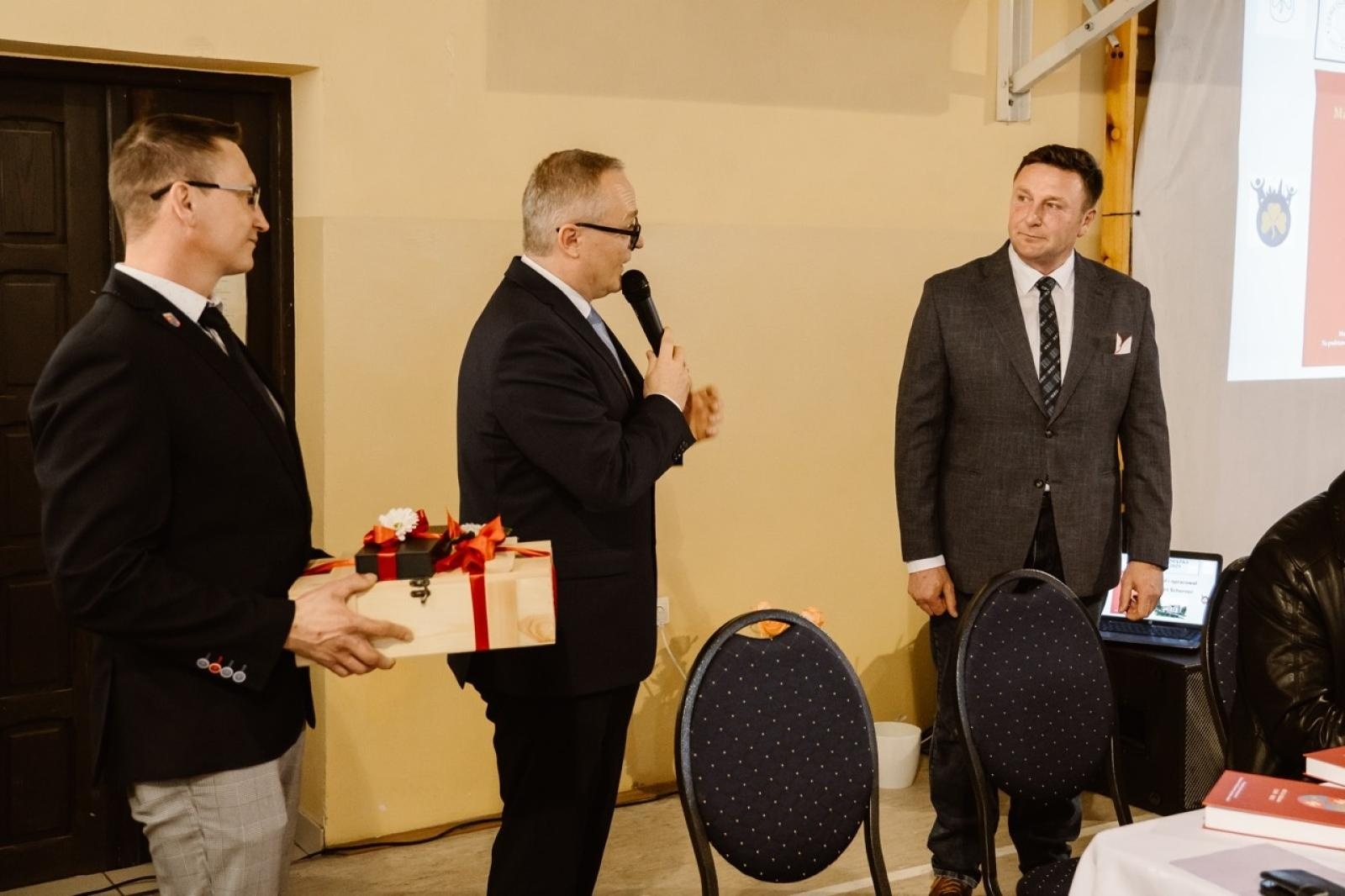 Zdjęcie w galerii na portalu naszraciborz.pl: Maków doczekał się monografii [FOTO] wiadomości z regionu