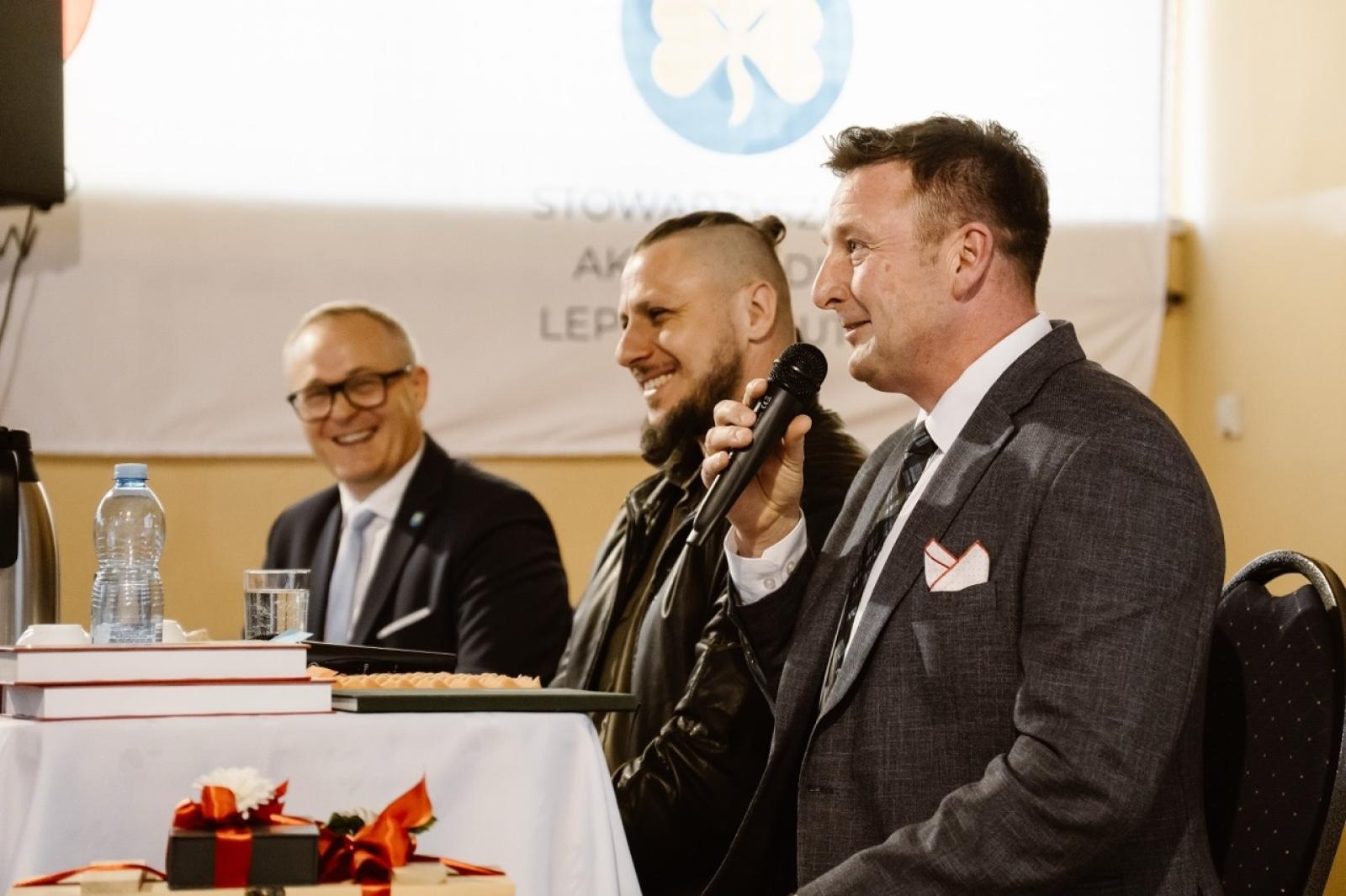 Zdjęcie w galerii na portalu naszraciborz.pl: Maków doczekał się monografii [FOTO] wiadomości z regionu