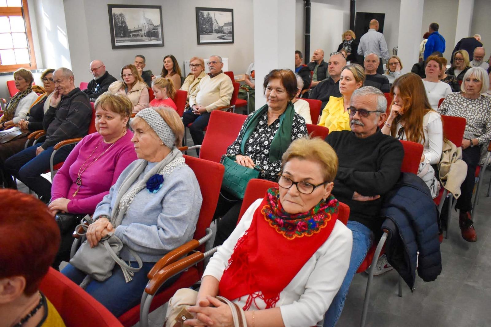 Zdjęcie w galerii na portalu naszraciborz.pl: Niedziela na Zamku Piastowskim. Coraz większa popularność spotkań historyczno-przyrodniczych wiadomości z regionu