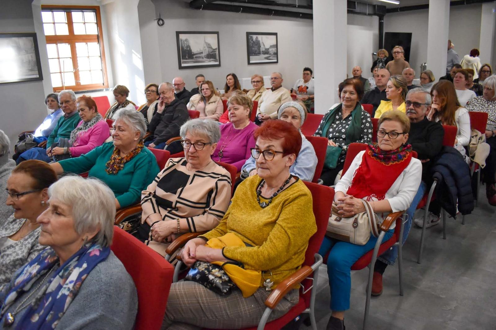 Zdjęcie w galerii na portalu naszraciborz.pl: Niedziela na Zamku Piastowskim. Coraz większa popularność spotkań historyczno-przyrodniczych wiadomości z regionu