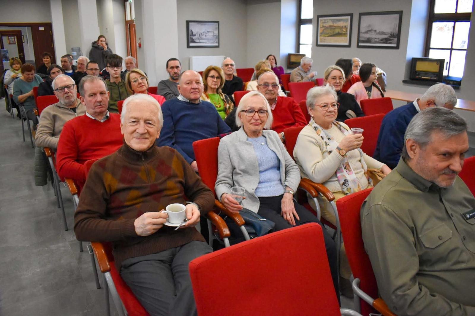 Zdjęcie w galerii na portalu naszraciborz.pl: Niedziela na Zamku Piastowskim. Coraz większa popularność spotkań historyczno-przyrodniczych wiadomości z regionu