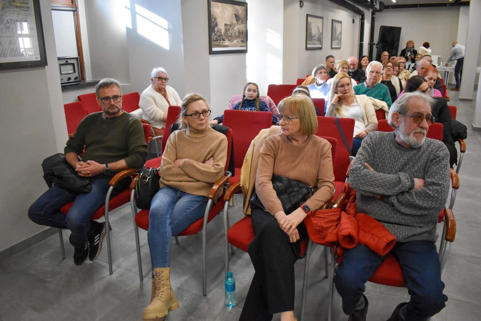 Zdjęcie w galerii na portalu naszraciborz.pl: Niedziela na Zamku Piastowskim. Coraz większa popularność spotkań historyczno-przyrodniczych wiadomości z regionu