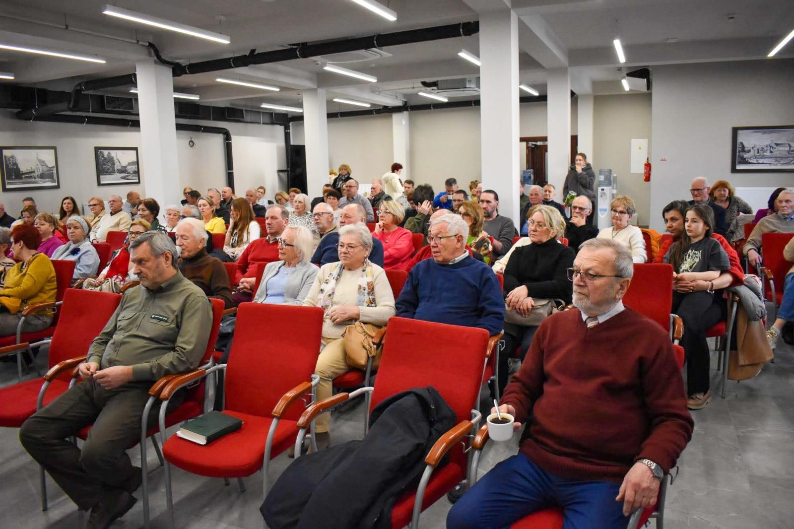 Zdjęcie w galerii na portalu naszraciborz.pl: Niedziela na Zamku Piastowskim. Coraz większa popularność spotkań historyczno-przyrodniczych wiadomości z regionu