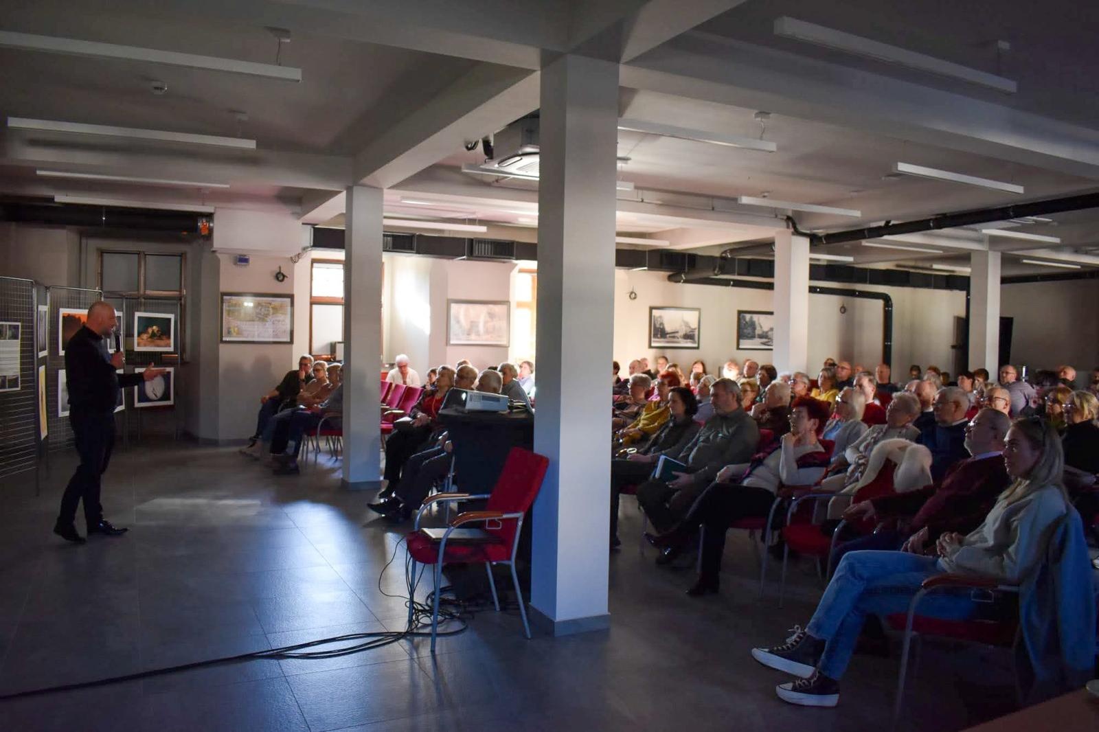 Zdjęcie w galerii na portalu naszraciborz.pl: Niedziela na Zamku Piastowskim. Coraz większa popularność spotkań historyczno-przyrodniczych wiadomości z regionu