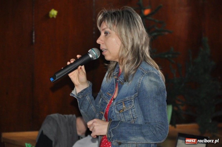 Zdjęcie w galerii na portalu naszraciborz.pl: Promują szkołę z przymrużeniem oka wiadomości z regionu