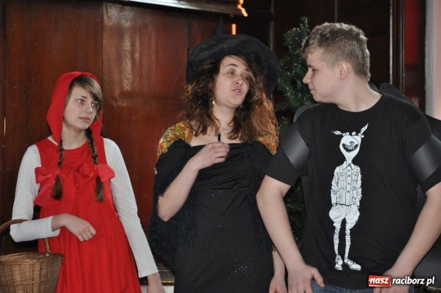 Zdjęcie w galerii na portalu naszraciborz.pl: Promują szkołę z przymrużeniem oka wiadomości z regionu