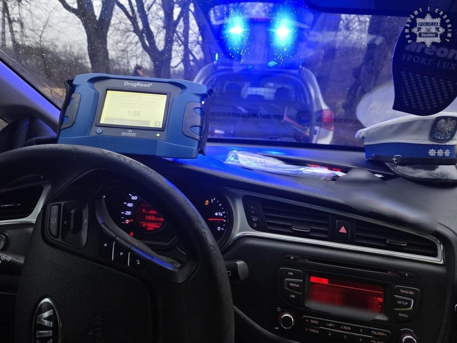 Zdjęcie w galerii na portalu naszraciborz.pl: Nerwowe zachowanie zdradziło kierowcę mercedesa wiadomości z regionu