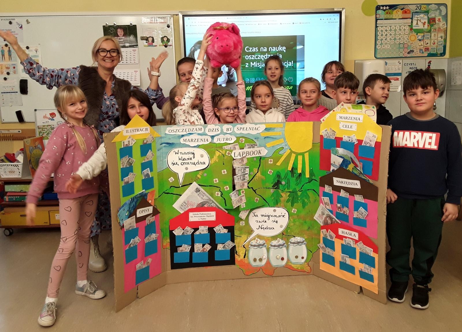 Zdjęcie w galerii na portalu naszraciborz.pl: Nędza. Laureaci ogólnopolskiego konkursu Misja Edukacja z wizytą w Warszawie! wiadomości z regionu