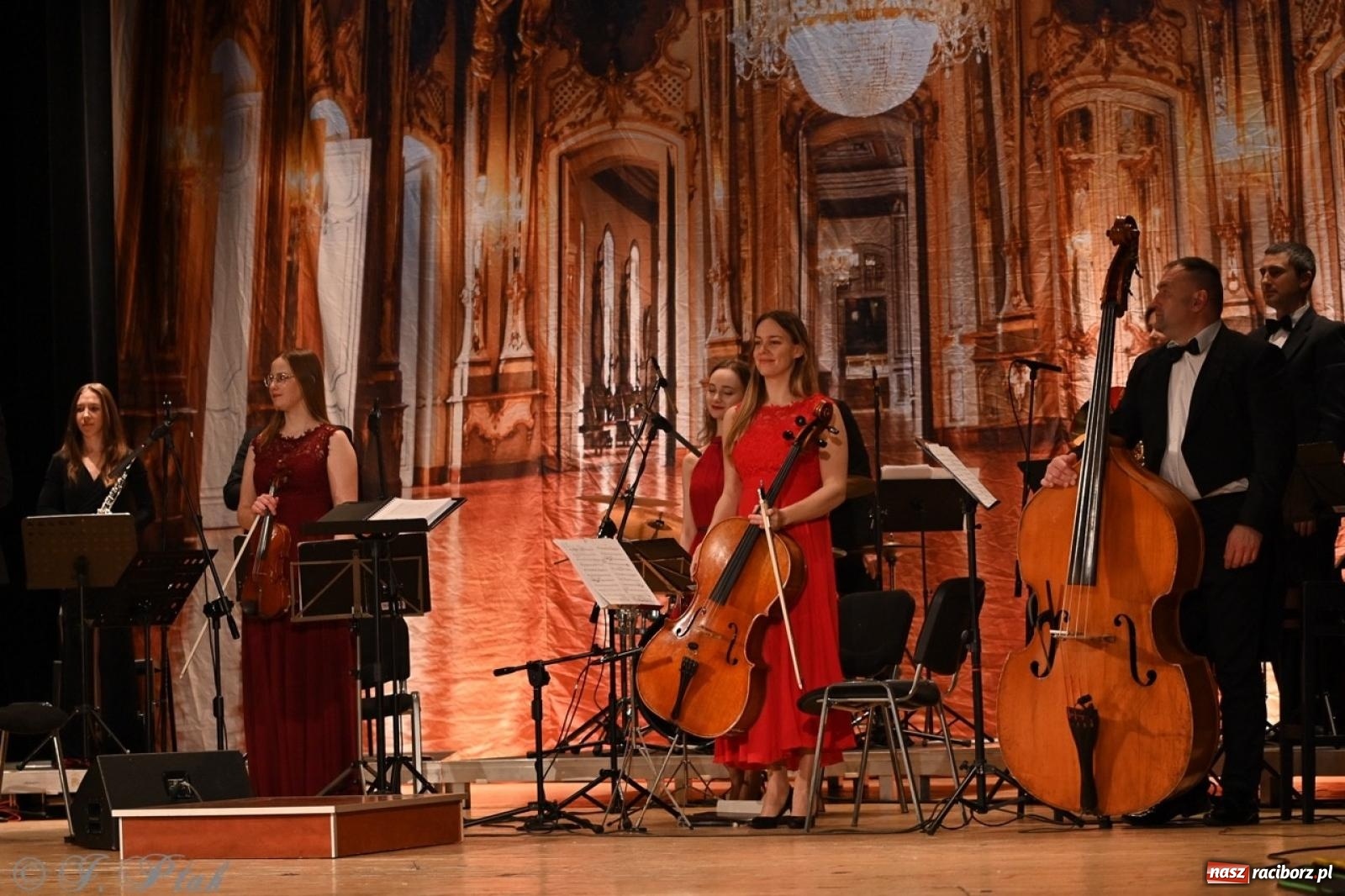 Zdjęcie w galerii na portalu naszraciborz.pl: Wielka gala wiedeńska – Johann Strauss i przyjaciele zachwyciła raciborską publiczność wiadomości z regionu