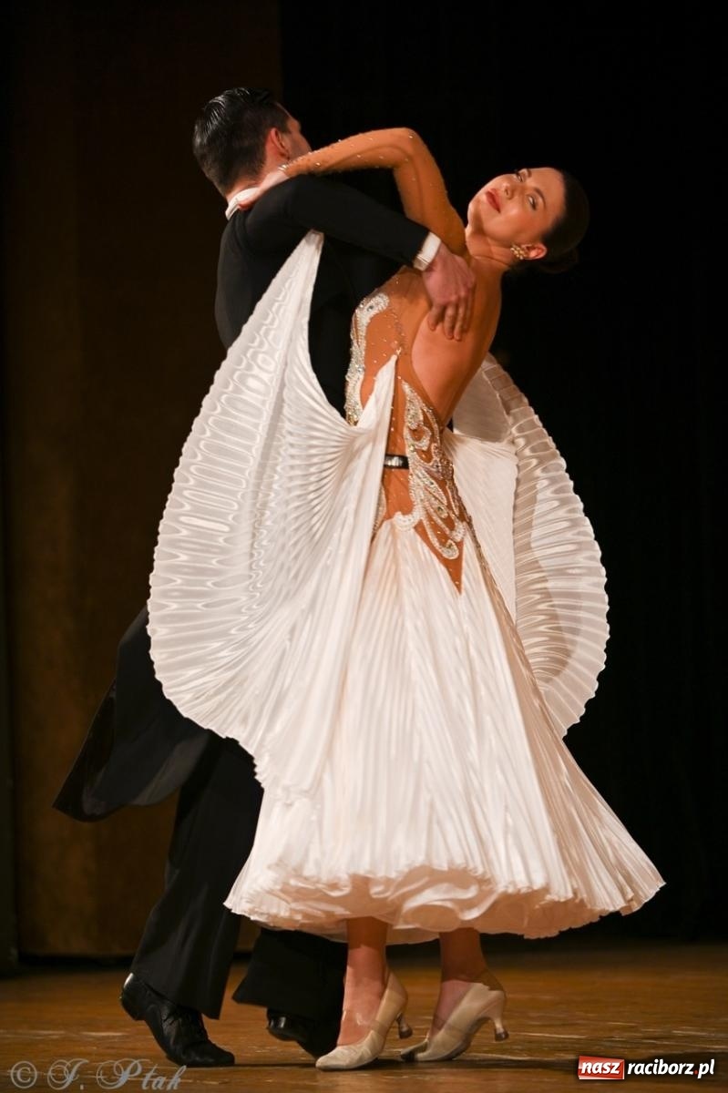 Zdjęcie w galerii na portalu naszraciborz.pl: Wielka gala wiedeńska – Johann Strauss i przyjaciele zachwyciła raciborską publiczność wiadomości z regionu