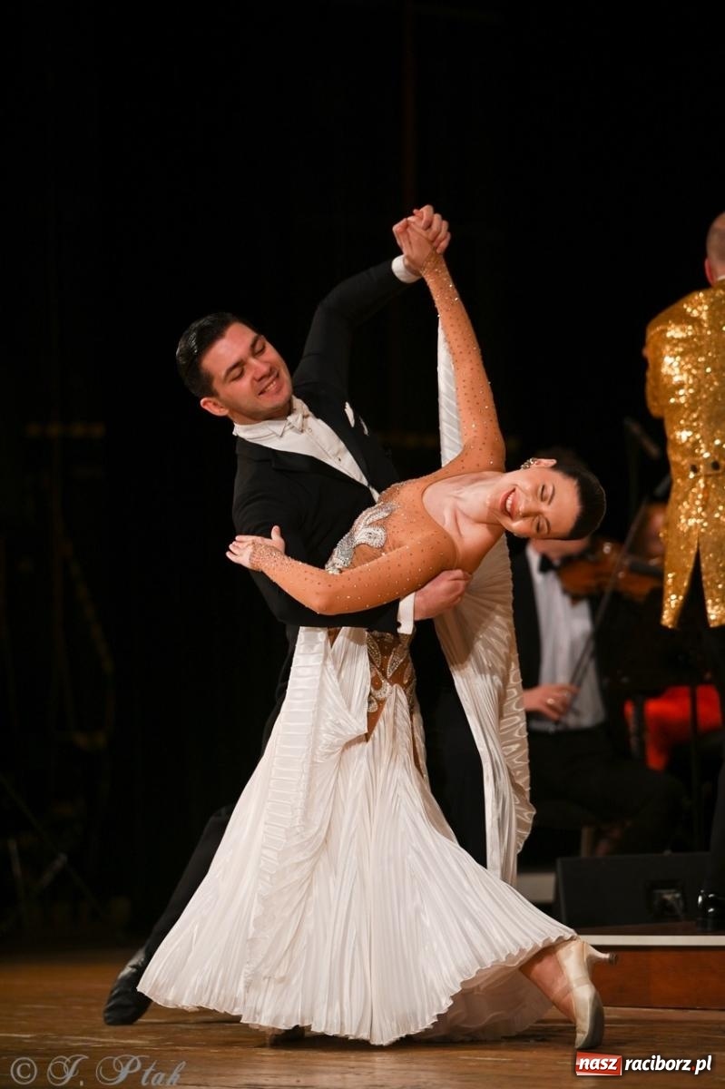 Zdjęcie w galerii na portalu naszraciborz.pl: Wielka gala wiedeńska – Johann Strauss i przyjaciele zachwyciła raciborską publiczność wiadomości z regionu