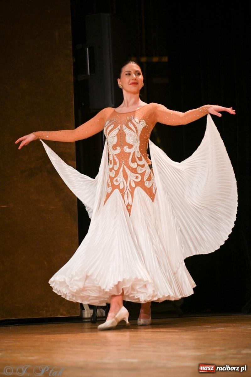 Zdjęcie w galerii na portalu naszraciborz.pl: Wielka gala wiedeńska – Johann Strauss i przyjaciele zachwyciła raciborską publiczność wiadomości z regionu