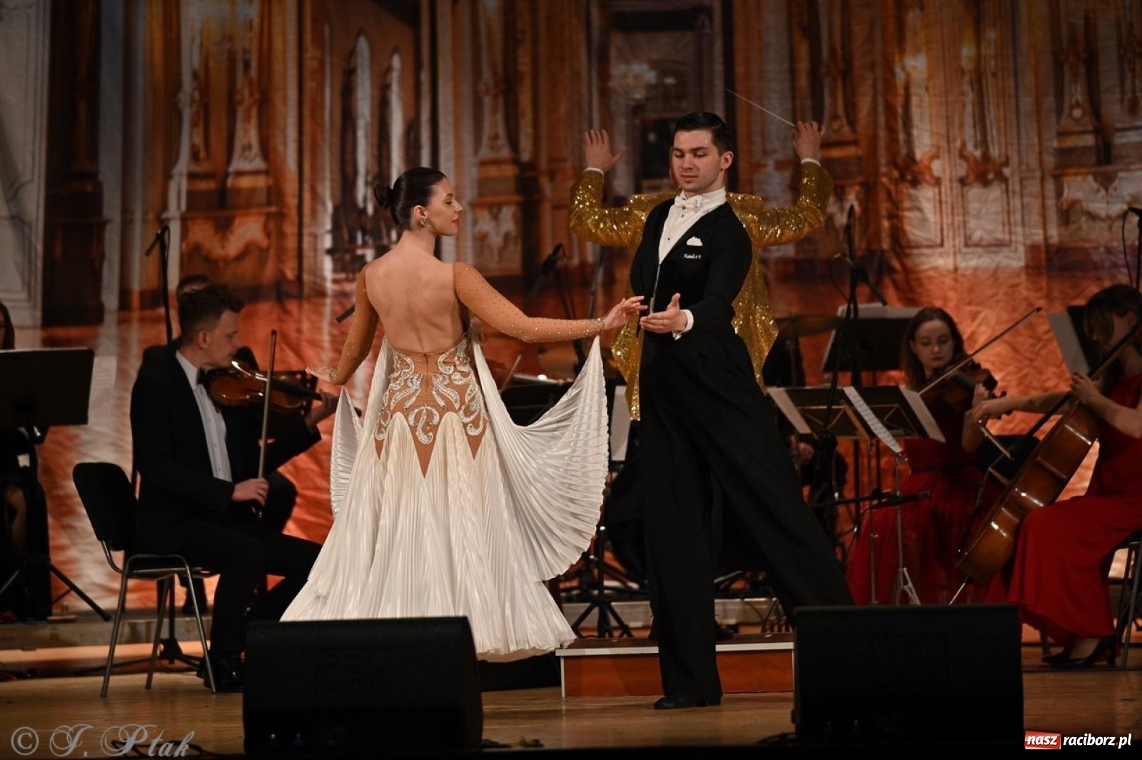 Zdjęcie w galerii na portalu naszraciborz.pl: Wielka gala wiedeńska – Johann Strauss i przyjaciele zachwyciła raciborską publiczność wiadomości z regionu