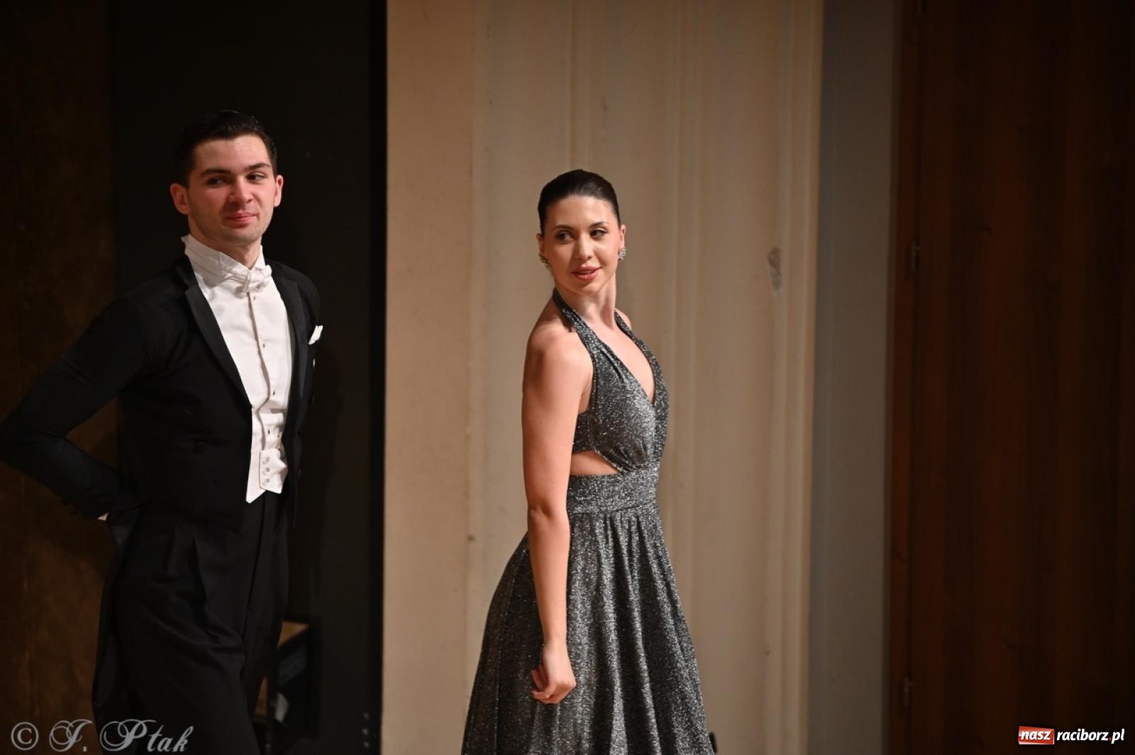 Zdjęcie w galerii na portalu naszraciborz.pl: Wielka gala wiedeńska – Johann Strauss i przyjaciele zachwyciła raciborską publiczność wiadomości z regionu