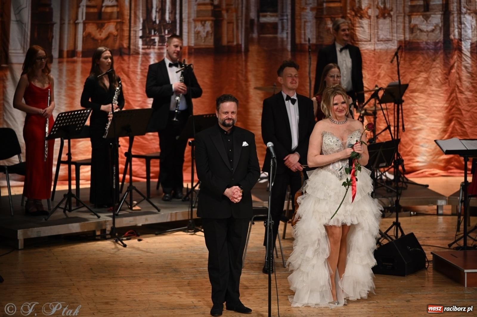 Zdjęcie w galerii na portalu naszraciborz.pl: Wielka gala wiedeńska – Johann Strauss i przyjaciele zachwyciła raciborską publiczność wiadomości z regionu