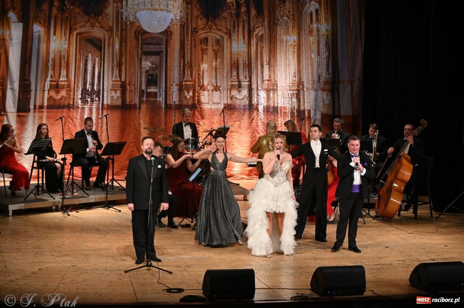 Zdjęcie w galerii na portalu naszraciborz.pl: Wielka gala wiedeńska – Johann Strauss i przyjaciele zachwyciła raciborską publiczność wiadomości z regionu